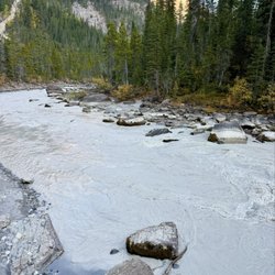 Takakkaw Falls - River next to Takakkaw Falls