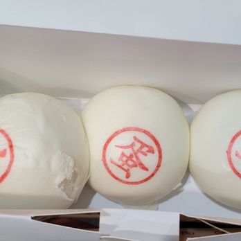 Bun House - Beef bun and two custard buns - Chinese Near Me - London, XGL Bun House - Beef bun and two custard buns - Chinese Near Me - London, XGL