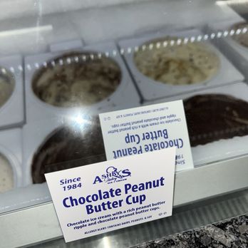 Hometown Ice Cream & Candy - Candy Stores Near Me - Flat Rock, Michigan