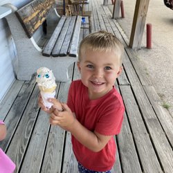 Four Seasons Party Store - Delicious ice cream :)