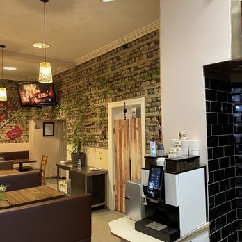Efsane Imbiss - small dinning area - Kebab Near Me - Berlin, BE