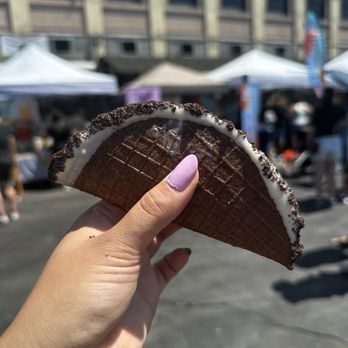 Smorgasburg - Sad girl creamery ice cream tacos - Street Vendors Near Me - Los Angeles, California Smorgasburg - Sad girl creamery ice cream tacos - Street Vendors Near Me - Los Angeles, California