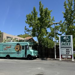 Little Lou's food truck