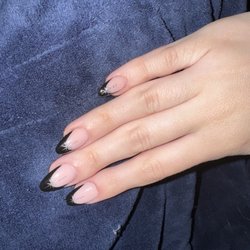 Posh Nail Lounge - Right hand