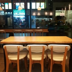 Oliver's Super Sandwiches - Seating area