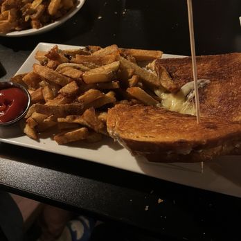 Celtic Cavern - mmmmmm - Gastropubs Near Me - Middletown, Connecticut Celtic Cavern - mmmmmm - Gastropubs Near Me - Middletown, Connecticut