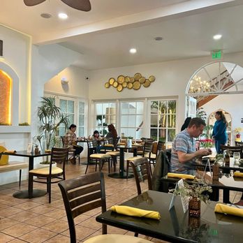 Mango Haus - Interior - Breakfast & Brunch Near Me - Bakersfield, California