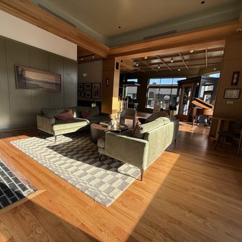 Lightwell Hotel & Spa - Hotel lobby - Hotels Near Me - Hood River, Oregon