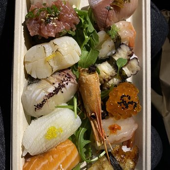 Hay Sushi - 12 piece set - Japanese Near Me - Toronto, Ontario Hay Sushi - 12 piece set - Japanese Near Me - Toronto, Ontario