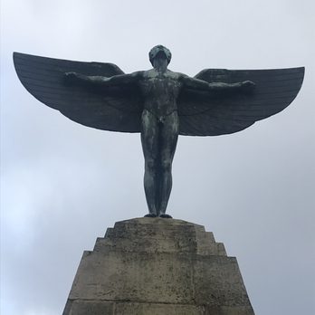 Otto-Lilienthal-Denkmal - Otto Lilienthal Denkmal im Bäkepark Bln-Lichterfelde - Landmarks & Historical Buildings Near Me - Berlin, BE