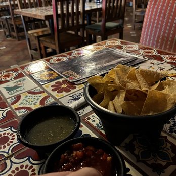 Rancho de Tia Rosa - a bowl of chips and a bowl of salsa - Mexican Near Me - Mesa, Arizona