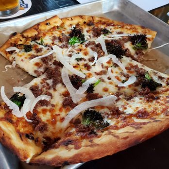 Apponaug Brewing Company - Perfect blend with their sausage broccoli pizza - Brewpubs Near Me - Warwick, Rhode Island