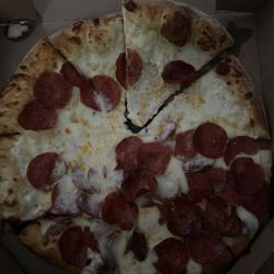 Domino's Pizza - Pepperoni pizza