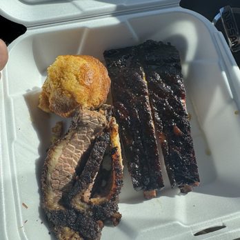 Smoking Pig BBQ - Brisket, Full Cut Pork Spareribs - 2 Bone, Corn Bread - 1 each - Barbeque Near Me - Las Vegas, Nevada