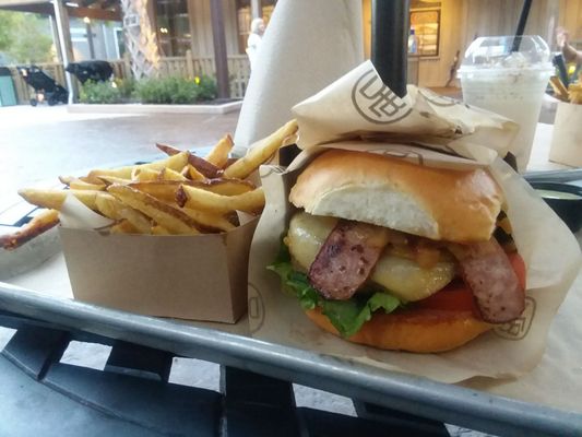D-Luxe Burger by null