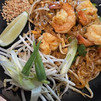 Boun Thai Kitchen - Salad Near Me - Paradise, Nevada