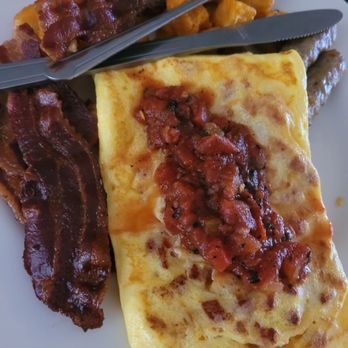 Embassy Suites by Hilton Milpitas Silicon Valley - Cold potatoes, cold sausage, funky looking bacon. At least the omelet was ok. I think the salsa saved it - Hotels Near Me - Milpitas, California