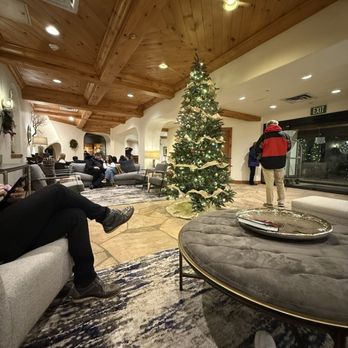 Grouse Mountain Grill - Lobby, waiting area - New American Near Me - Avon, Colorado