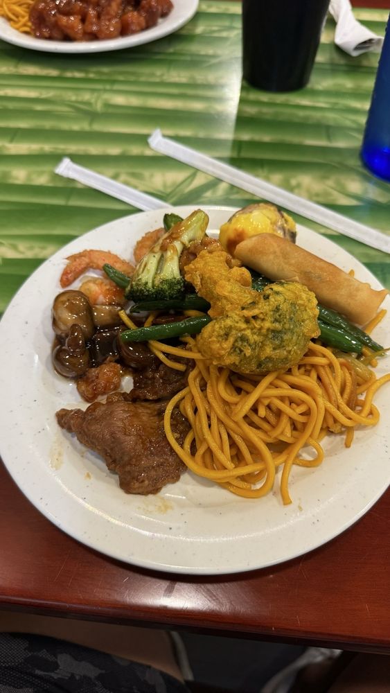 Li's Hot Wok, Sushi & Hibachi