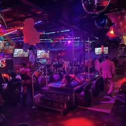 Shadow Cabaret - Party just getting started