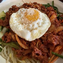 Bibimbap with spicy pork