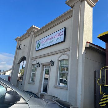 Vegan-ish Vibes - Front entrance - Vegan Near Me - Baton Rouge, Louisiana