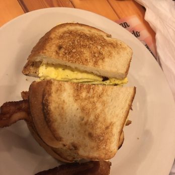 Dixie Belle's Cafe - Home style bacon egg and cheese sandwiche - Breakfast & Brunch Near Me - Orlando, Florida