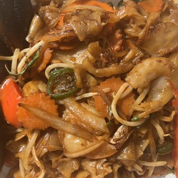 Lemongrass - Drunken noodle with seafood - Thai Near Me - Moss Landing, California