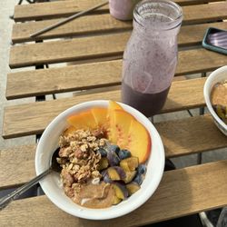 Yayu Cafe - Granola and Smoothie