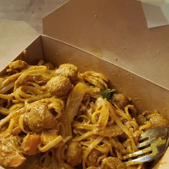 Foo Dog Curry Traders - House Curry noodle with Vegan Popcorn chik'n - Vegan Near Me - Jacksonville, Florida