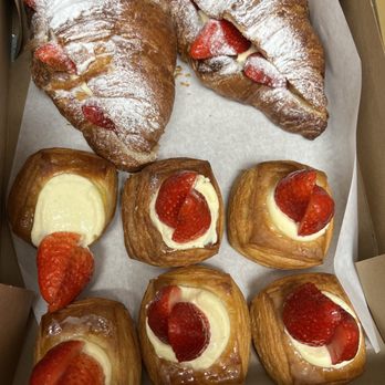 Paris Baguette - Bakeries Near Me - Glendale, California Paris Baguette - Bakeries Near Me - Glendale, California