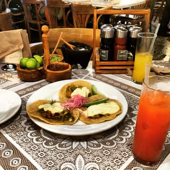 El Parnita - Squash blossom quesadillas (and mamey water) - Mexican Near Me - México, D.F., DIF