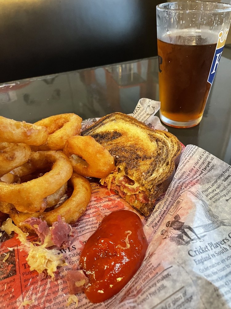 Hogan's Hideout Logo