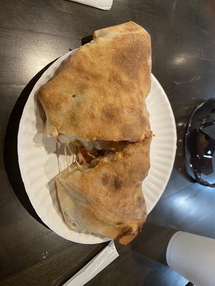Dario's Pizza and Calzones