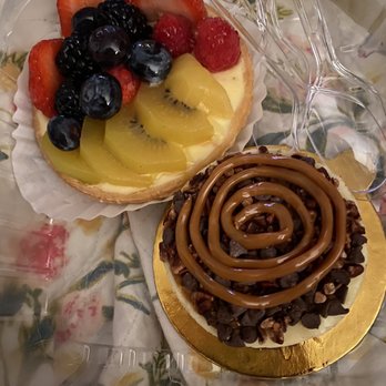 Baklovah Bakery - Desserts Near Me - San Antonio, Texas