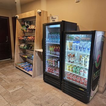 Coast Burbank Hotel - Vending and snacks. - Hotels Near Me - Burbank, California