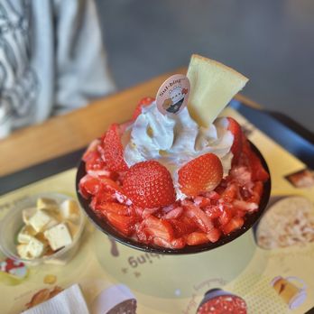 Sulbing - Premium Strawberry ($18.95) + extra cheesecake - Desserts Near Me - Santa Clara, California Sulbing - Premium Strawberry ($18.95) + extra cheesecake - Desserts Near Me - Santa Clara, California