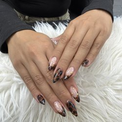 Acryliq Nails