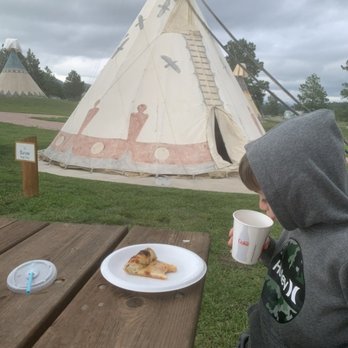 Buffalo Ridge Camp Resort - Picnic table on cement at each tee pee - Campgrounds Near Me - Custer, South Dakota