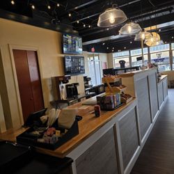 7 Stars Lounge - The ordering and picking up counter.