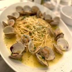 Lombardi Cucina Italiana - Linguine Vongole