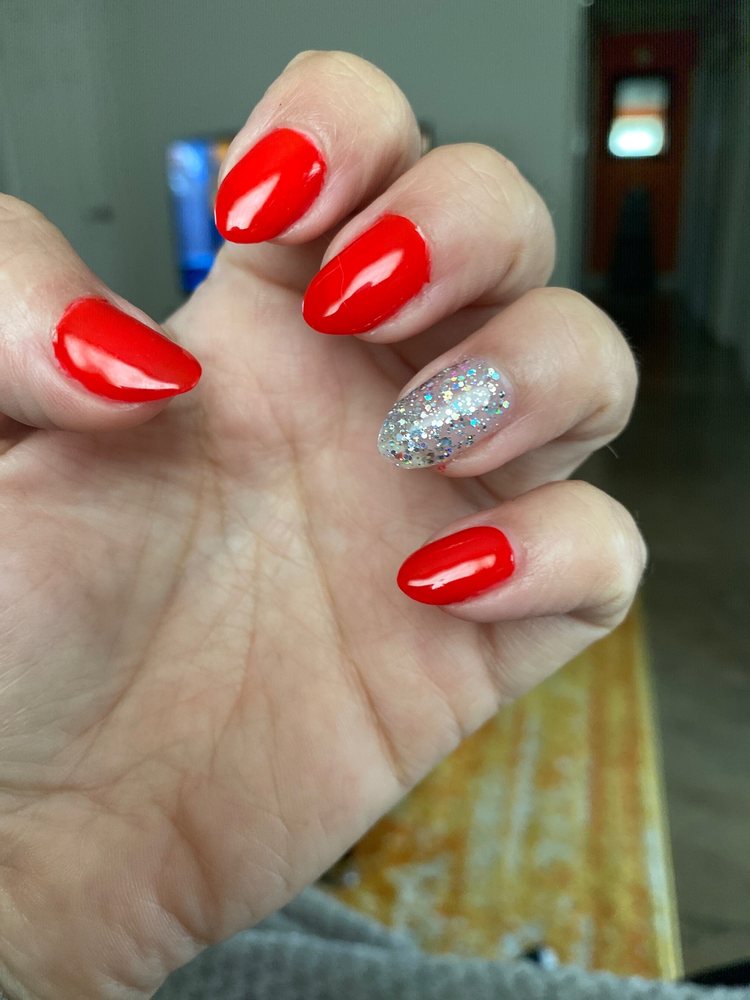 Lee Manicurist Logo