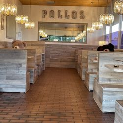 Pollo's - Dinning area!