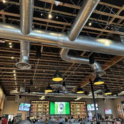 BJ's Restaurant & Brewhouse - Large restaurant