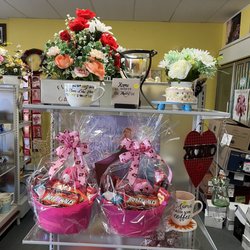 Jon Ellen's Flowers & Gift Baskets - Unique!