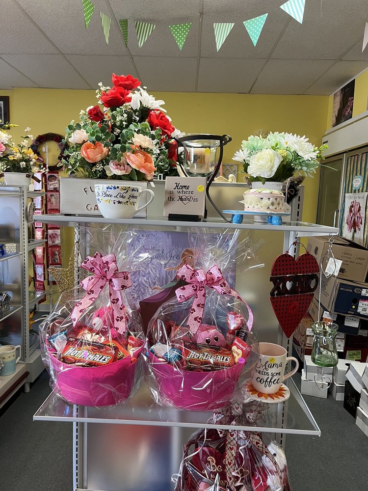 JON ELLEN’S FLOWERS & GIFT BASKETS Updated August 2024 10 Photos