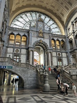Antwerpen-Centraal station by null