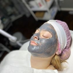 Bloom Skincare Lounge - Charcoal Acne control Mask