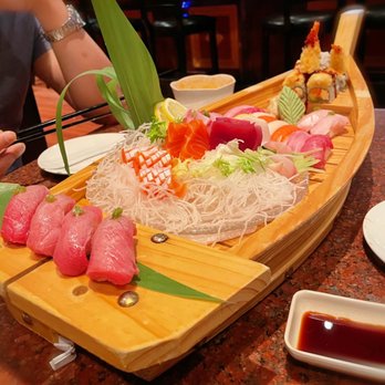 Asiana Fine Dining Restaurant - Asiana Love Boat - Sushi Bars Near Me - Pewaukee, Wisconsin Asiana Fine Dining Restaurant - Asiana Love Boat - Sushi Bars Near Me - Pewaukee, Wisconsin