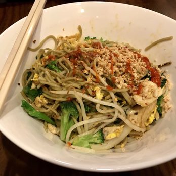 Toss Noodle Bar - Spinach noodles with Thai sauce and chicken - Asian Fusion Near Me - Berkeley, California Toss Noodle Bar - Spinach noodles with Thai sauce and chicken - Asian Fusion Near Me - Berkeley, California